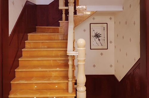乐亭中式别墅室内汉白玉石楼梯的定制安装装饰效果
